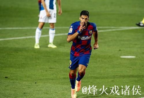 苏亚雷斯在斯坦福桥进球时,没有人与他一起庆祝 苏亚雷斯在斯坦福桥进球时,没有人与他一起庆祝