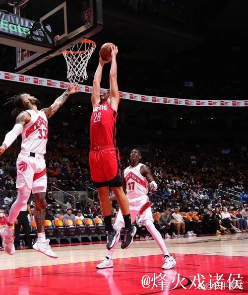 火箭官方分享申京赛场照：全场砍下33分10篮板10助攻2抢断